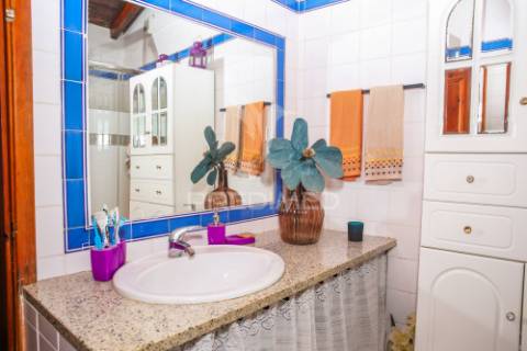 Moradia t2 com garagem independente em ribafria - alenquer