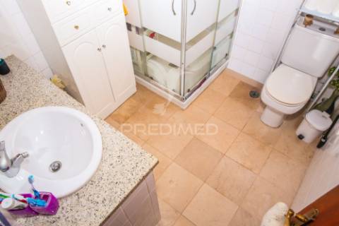 Moradia t2 com garagem independente em ribafria - alenquer