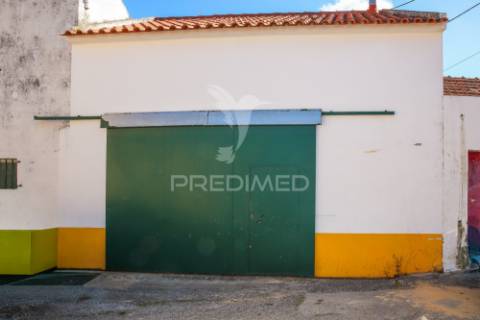 Moradia t2 com garagem independente em ribafria - alenquer