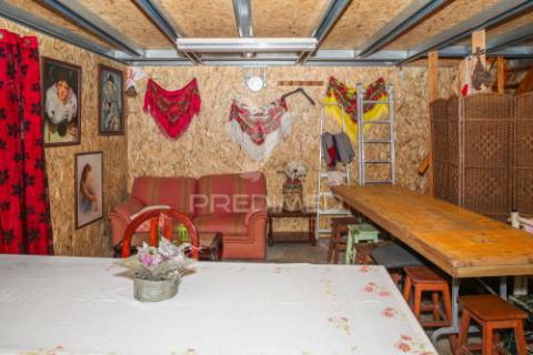 Moradia t2 com garagem independente em ribafria - alenquer