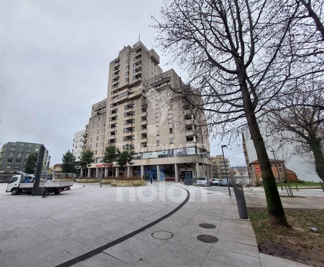 Apartamento t3+1 • 131 m² • varanda • vista deslumbrante • centro de são joão da madeira