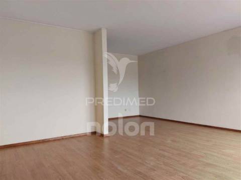 Apartamento t3+1 • 131 m² • varanda • vista deslumbrante • centro de são joão da madeira