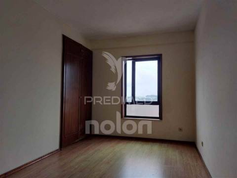 Apartamento t3+1 • 131 m² • varanda • vista deslumbrante • centro de são joão da madeira