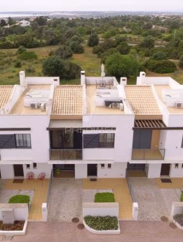 Moradia t3 em condomínio com piscina