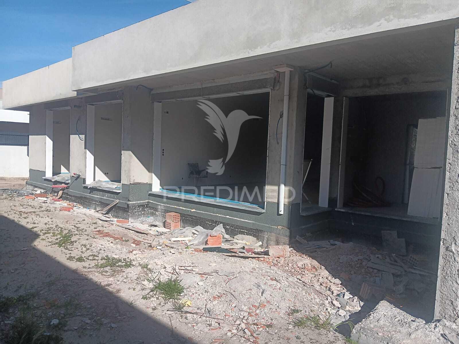 Moradia geminada t4 em brejos de azeitão