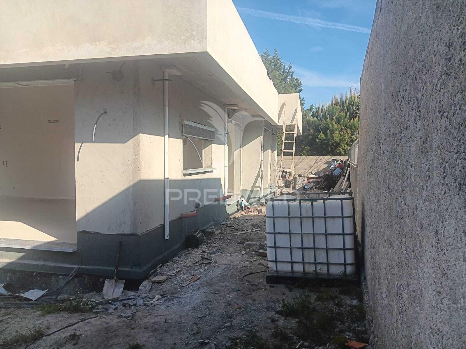 Moradia geminada t4 em brejos de azeitão