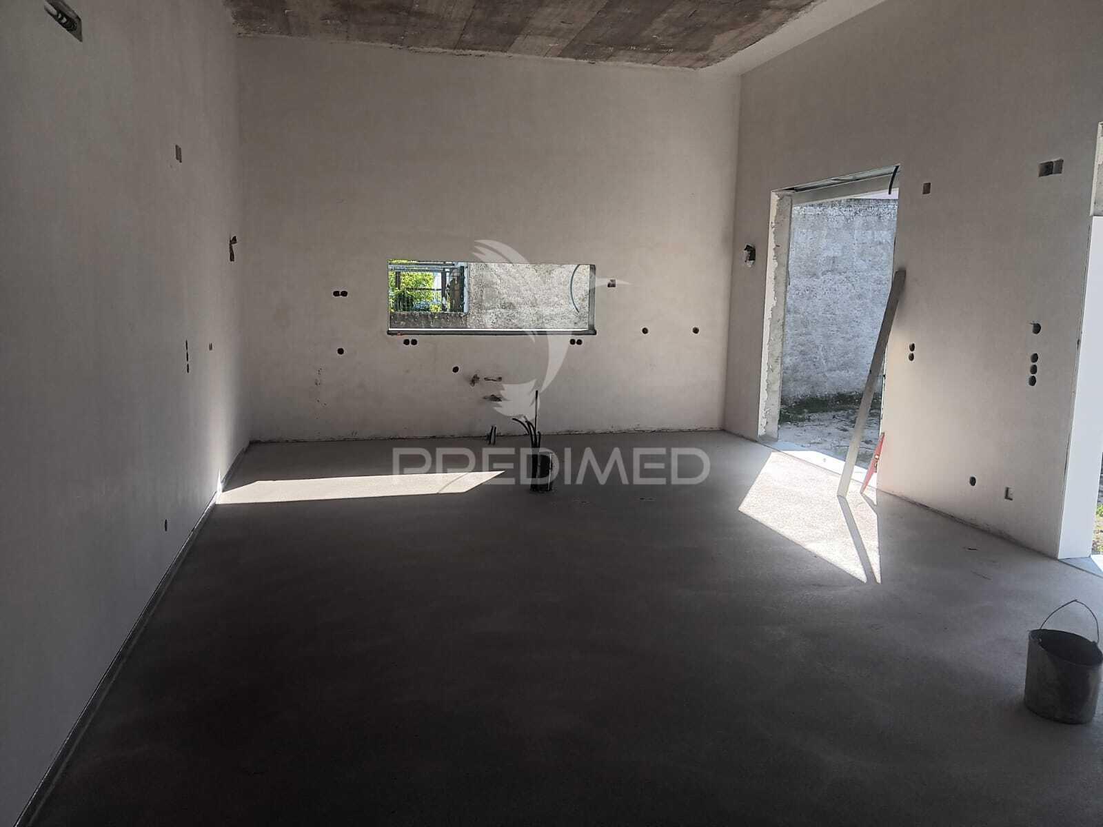 Moradia geminada t4 em brejos de azeitão