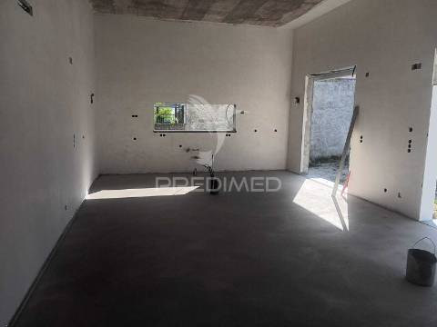 Moradia geminada t4 em brejos de azeitão