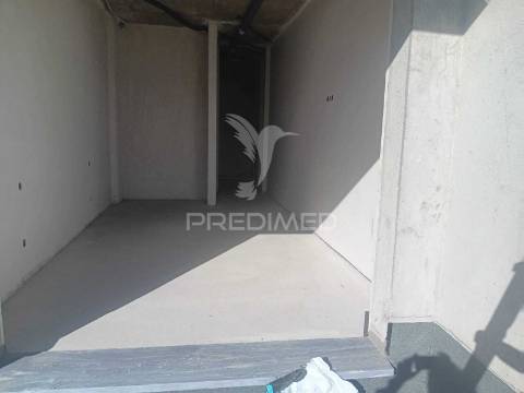 Moradia geminada t4 em brejos de azeitão