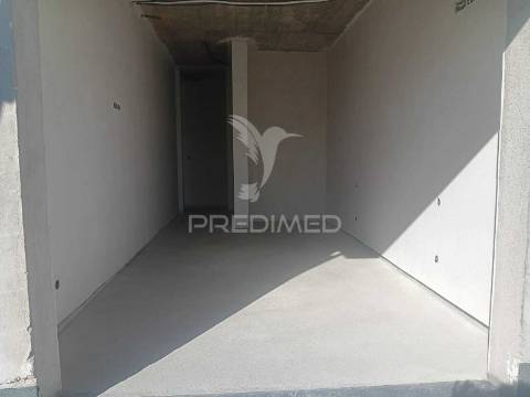 Moradia geminada t4 em brejos de azeitão