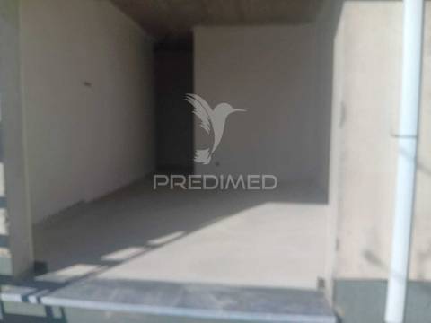 Moradia geminada t4 em brejos de azeitão