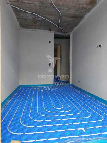 Moradia geminada t4 em brejos de azeitão