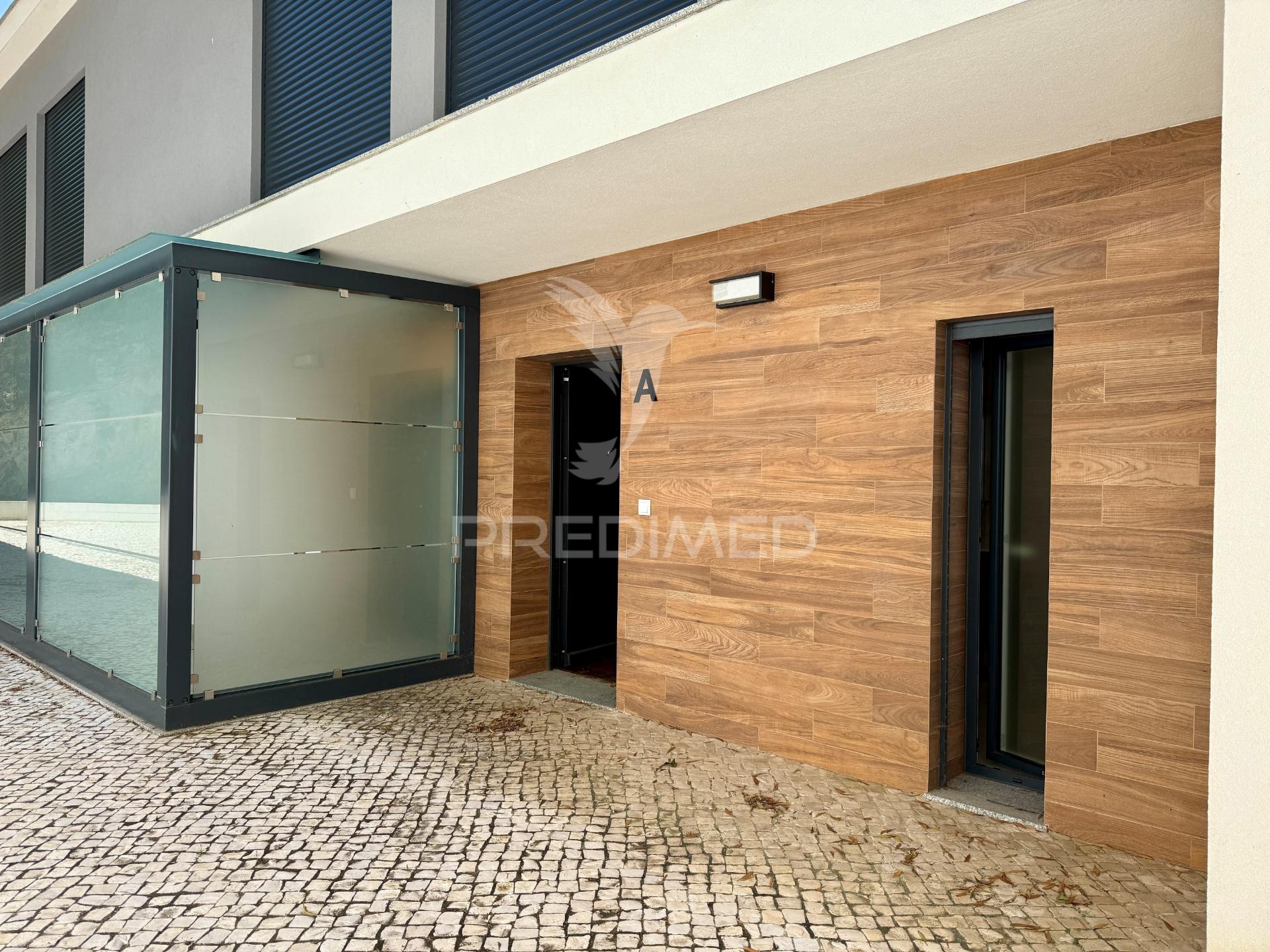 Apartamento t3 - triplex, condomínio privado no coração de leiria