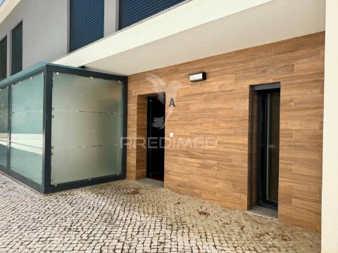 Apartamento t3 - triplex, condomínio privado no coração de leiria