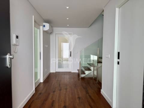 Apartamento t3 - triplex, condomínio privado no coração de leiria