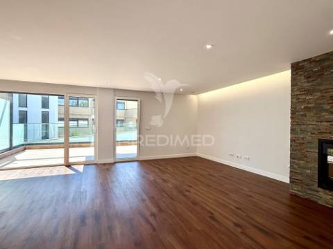 Apartamento t3 - triplex, condomínio privado no coração de leiria