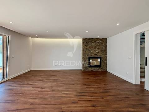 Apartamento t3 - triplex, condomínio privado no coração de leiria