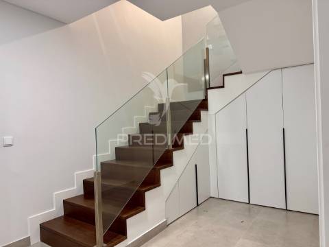 Apartamento t3 - triplex, condomínio privado no coração de leiria