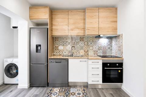 T2, 1º andar remodelado, junto ao parque zeca afonso