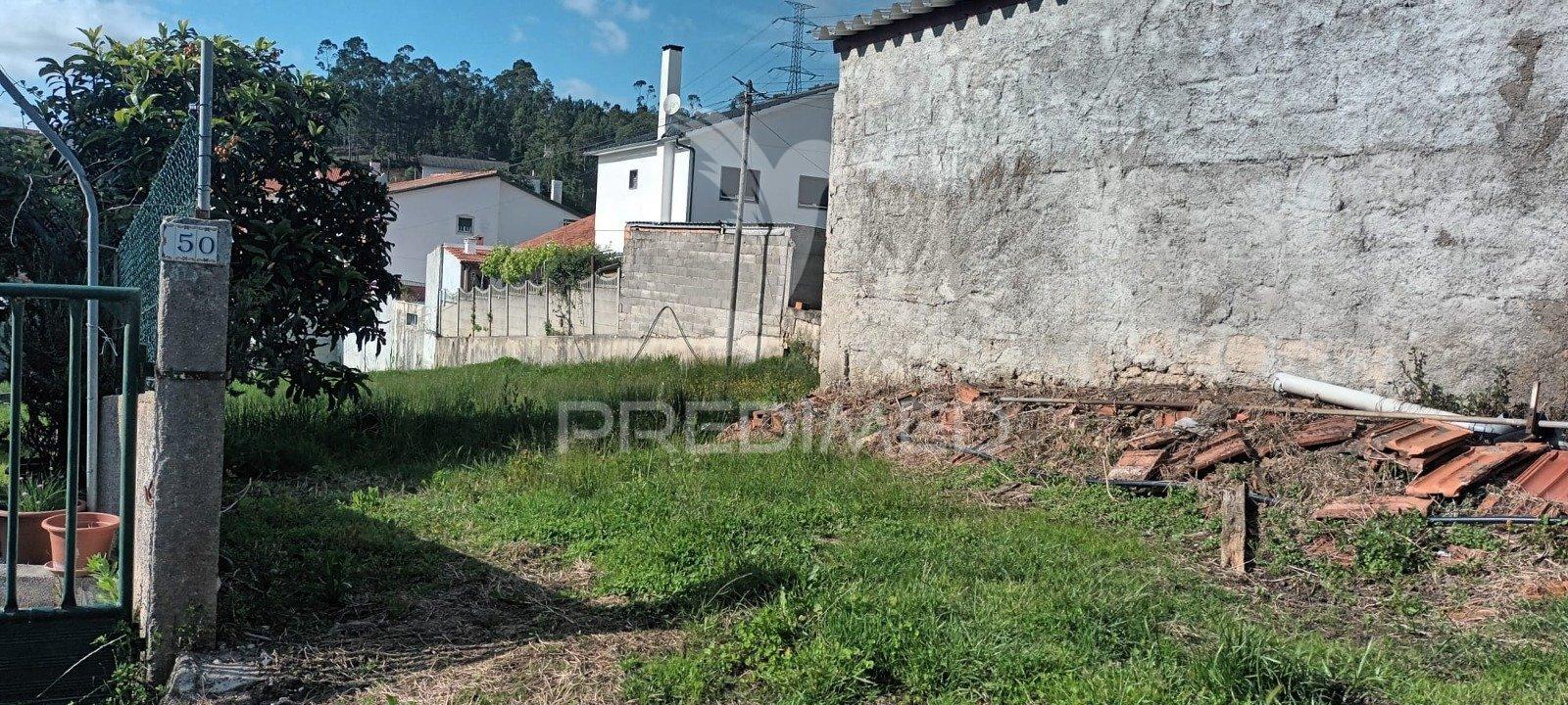 Terreno de construçao em leira
