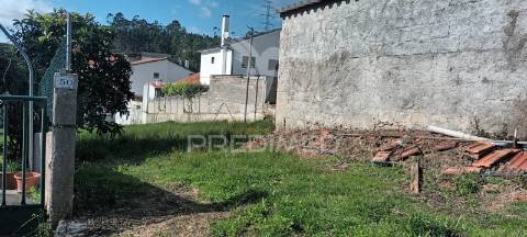 Terreno de construçao em leira