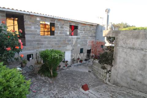 Quintinha com moradia t3 em fonte arcada, penafiel