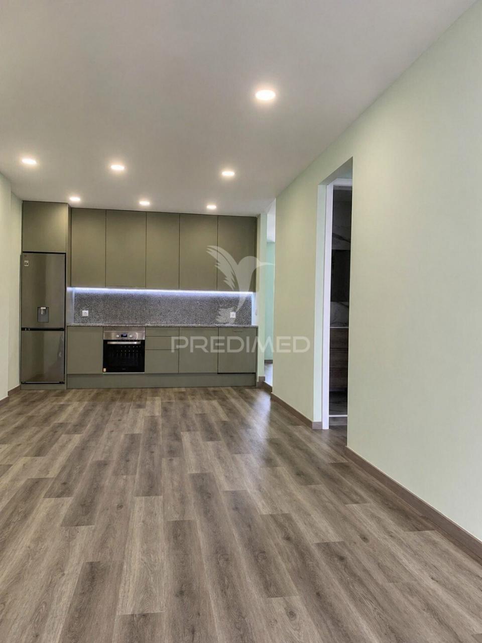Apartamento t4 rasa v.n. de gaia