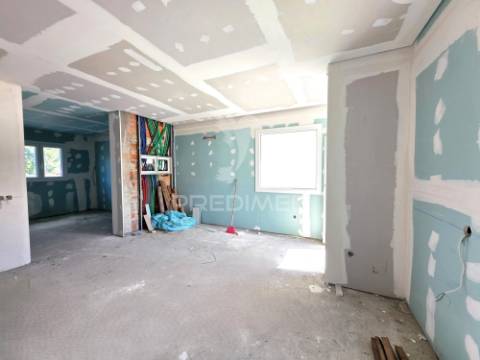 Moradia t3, em fase de remodelação – meia via, torres novas