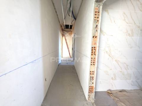 Moradia t3, em fase de remodelação – meia via, torres novas