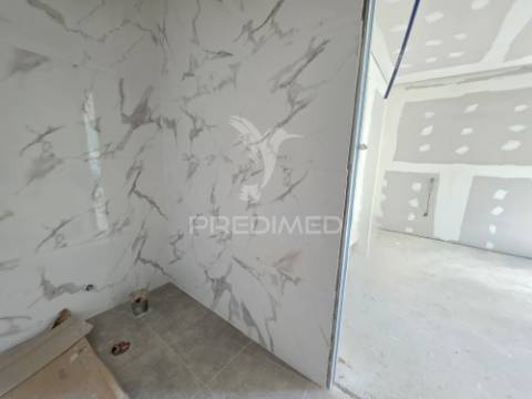 Moradia t3, em fase de remodelação – meia via, torres novas