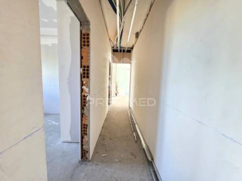 Moradia t3, em fase de remodelação – meia via, torres novas