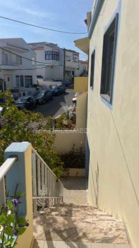 Moradia t3 com armazém/ garagem, anexo e terraço em portimão – grande potencial de rentabilidade