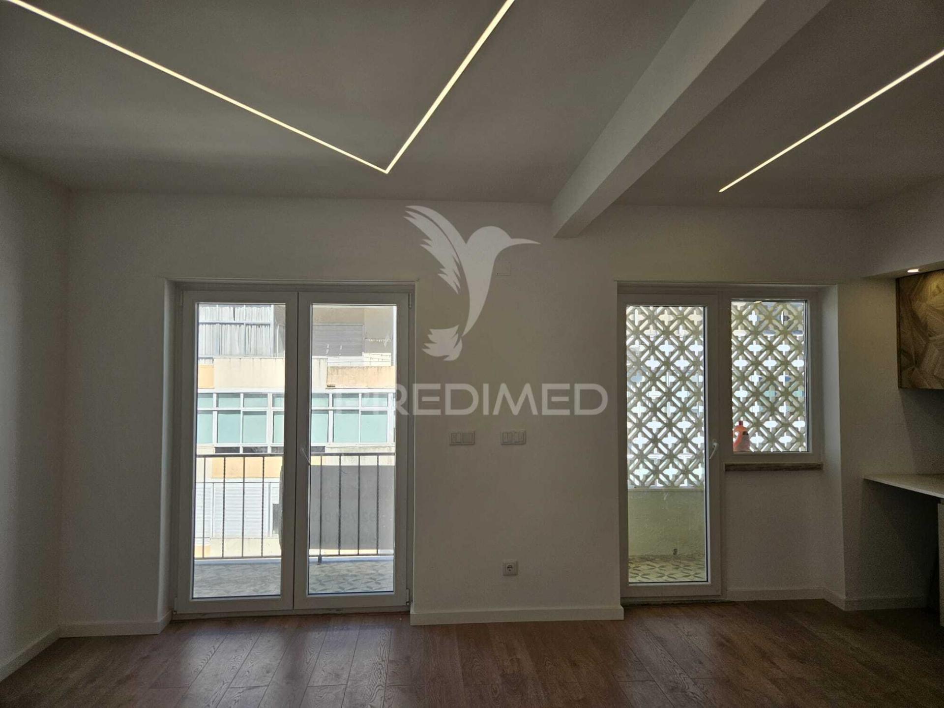 Apartamento totalmente remodelado – venteira, amadora