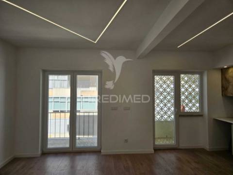 Apartamento totalmente remodelado – venteira, amadora