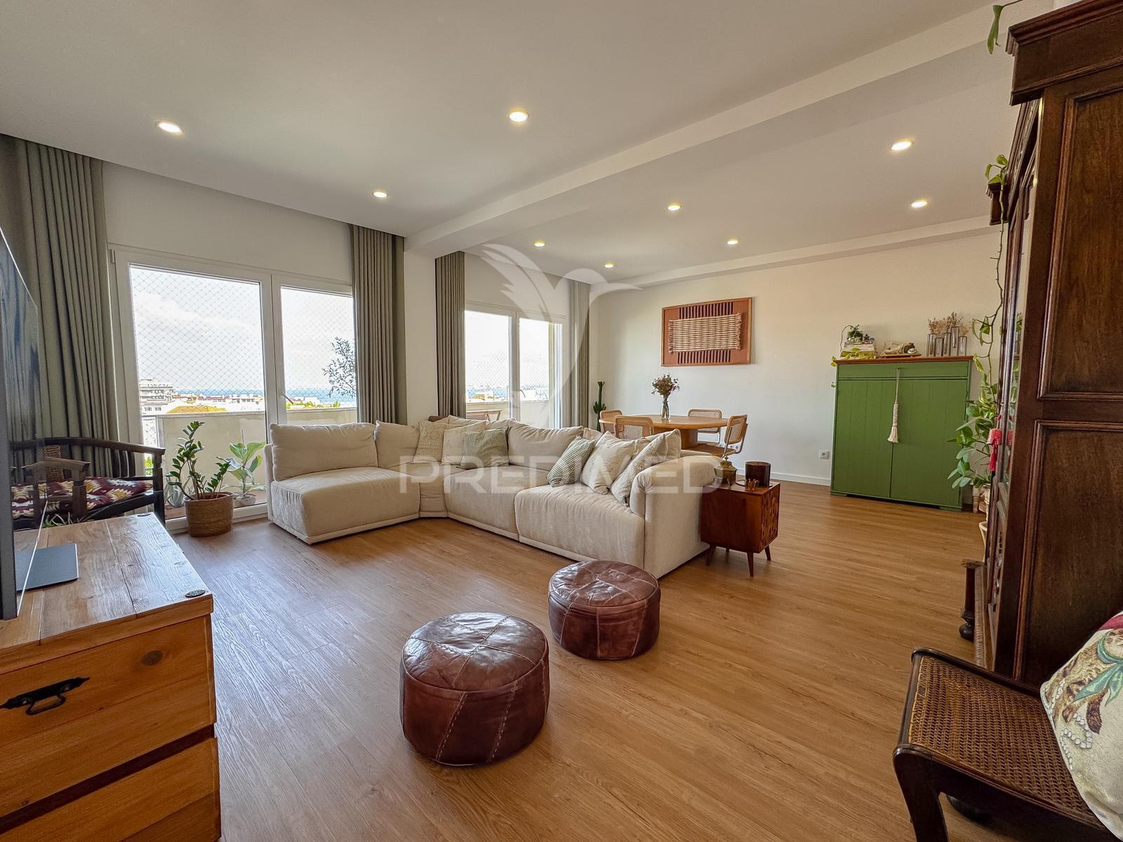Excelente apartamento remodelado em almada com vista rio
