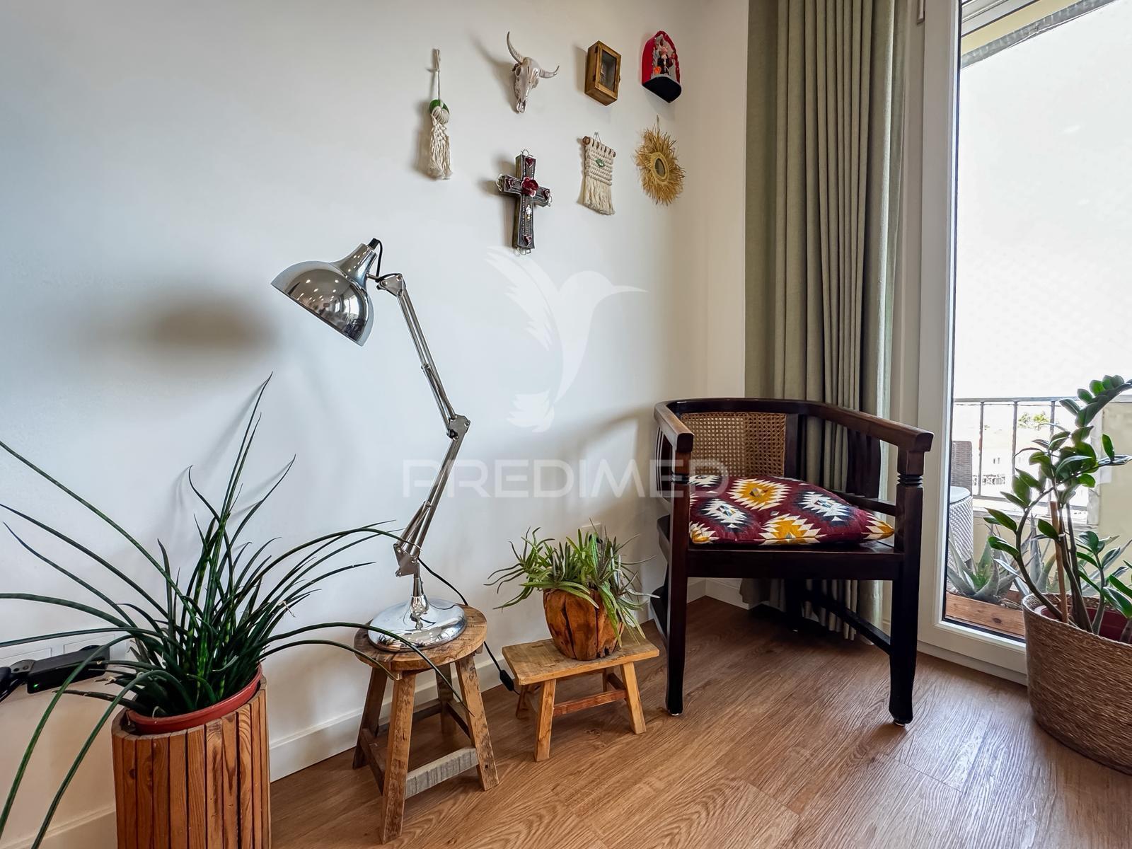 Excelente apartamento remodelado em almada com vista rio