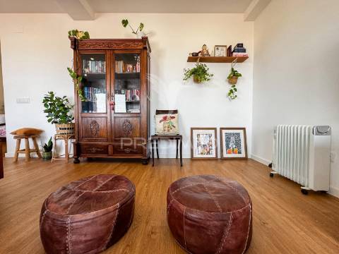 Excelente apartamento remodelado em almada com vista rio