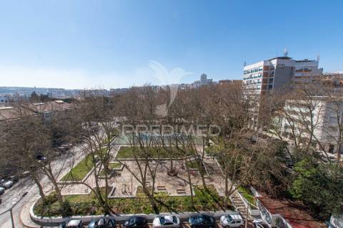 Excelente apartamento remodelado em almada com vista rio
