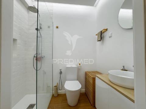 Excelente apartamento remodelado em almada com vista rio