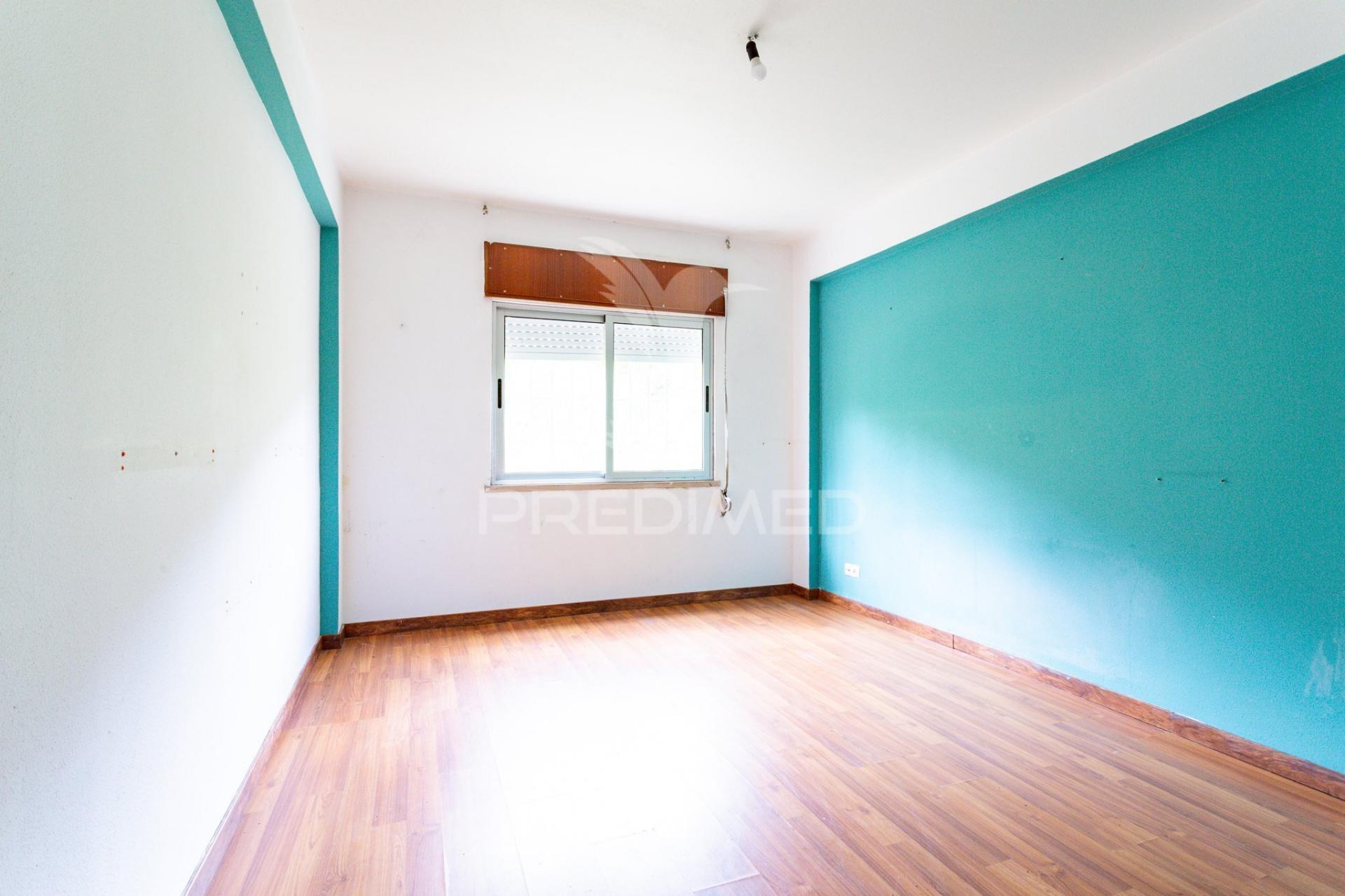 T2 para remodelação total | vila franca de xira