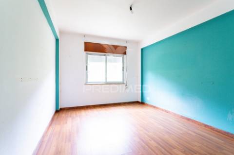 T2 para remodelação total | vila franca de xira