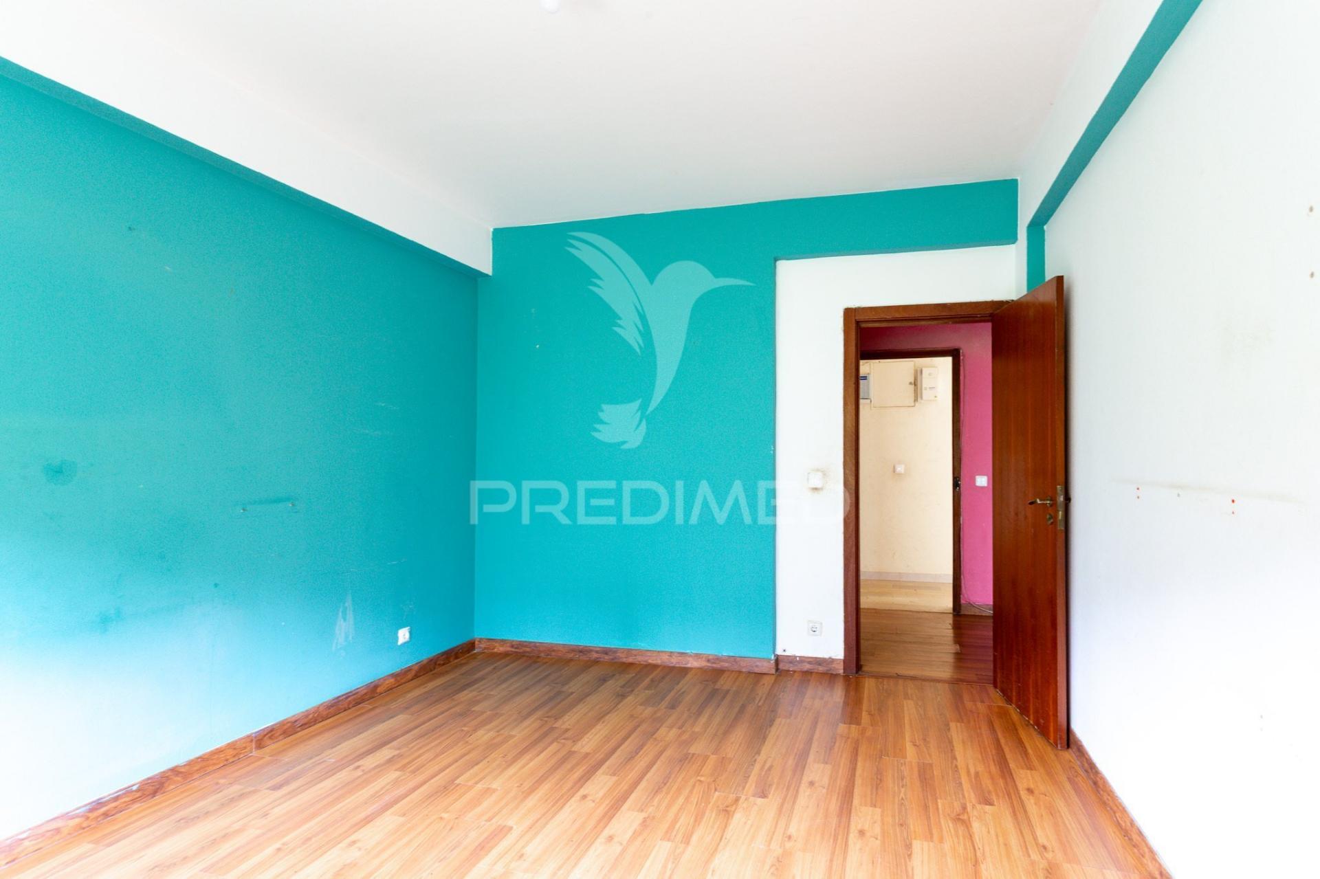 T2 para remodelação total | vila franca de xira