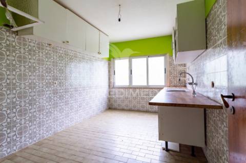 T2 para remodelação total | vila franca de xira
