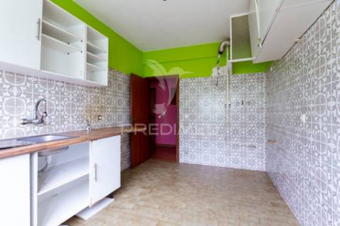 T2 para remodelação total | vila franca de xira