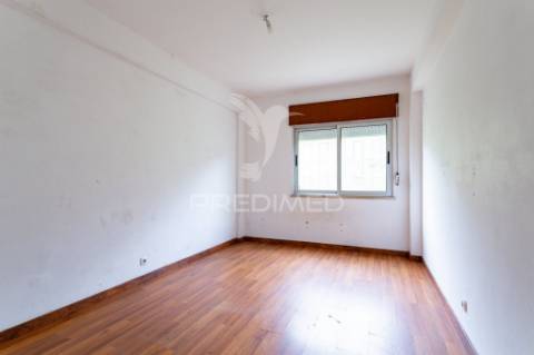 T2 para remodelação total | vila franca de xira