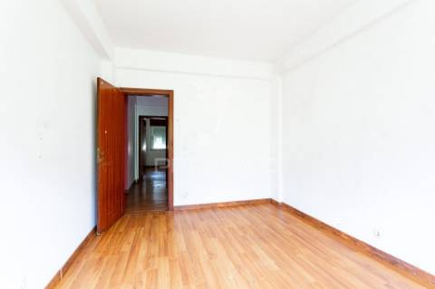 T2 para remodelação total | vila franca de xira