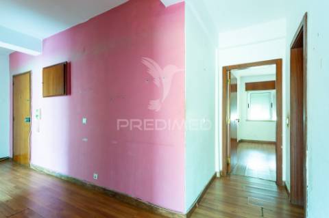 T2 para remodelação total | vila franca de xira