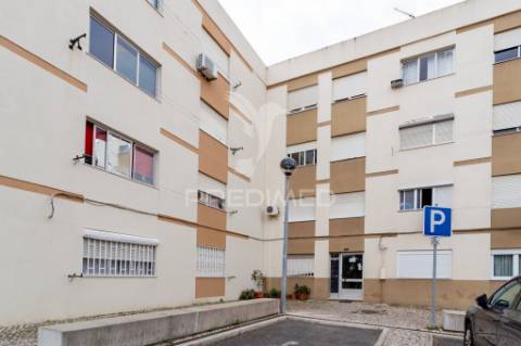 T2 para remodelação total | vila franca de xira