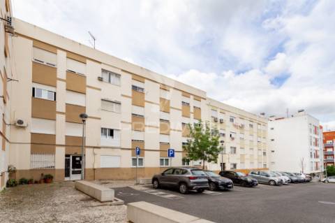 T2 para remodelação total | vila franca de xira
