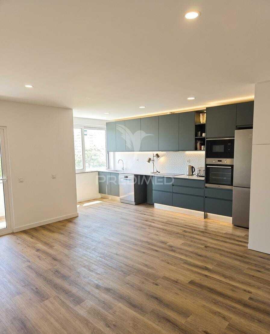 T2 renovado 86m em frente aqua portimão